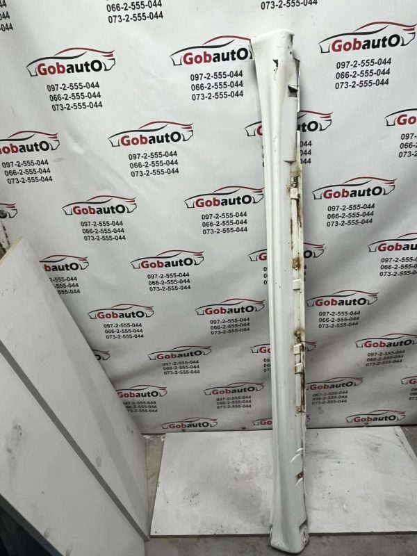 Б/У Накладка порогу зовнішня права NISSAN JUKE TEKNA біла 768501KA6A