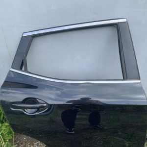 Б/У Дверка зад права  NISSAN ROGUE SPORT 821014BA0A
