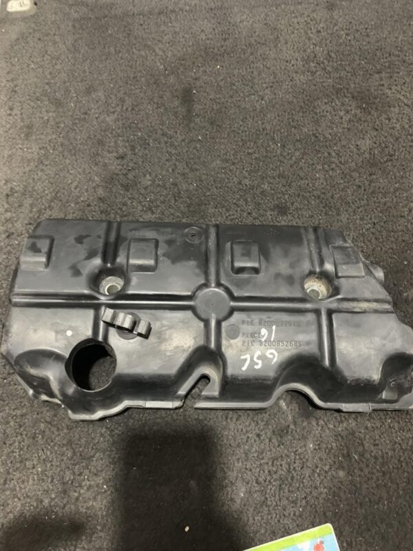 Б/У Кришка клапанів двигуна декоративна F9Q 1.9 Dci  RENAULT MEGANE III 8200677518