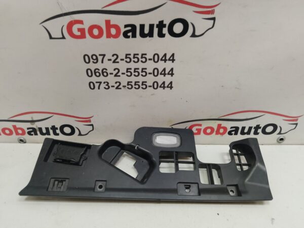 Б/У Накладка салону  MERCEDES A180 A 176 680 03 06