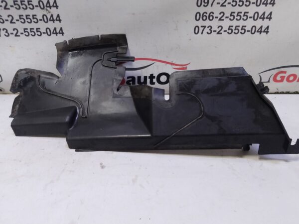 Б/У Дефлектор радіатора правий  RENAULT SCENIC III 214940025R
