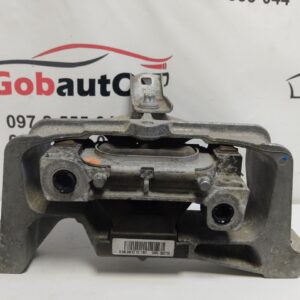 Б/У Подушка двигуна права  MERCEDES A180 W176 A2462401717