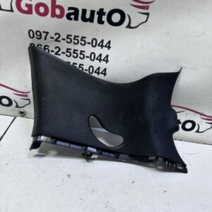 Б/У Накладка стійки багажника низ права NISSAN JUKE чорна 769341KB0A