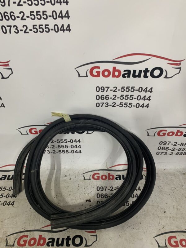 Б/У Ущільнювач задньї лівої дверки  NISSAN QASHQAI J10 76924JD000