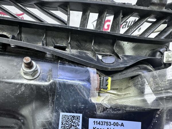 не розрізана) TESLA MODEL 3 1077825-00-D