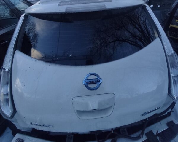Б/У Кришка багажника ляда зад біла NISSAN LEAF 901003NF0A