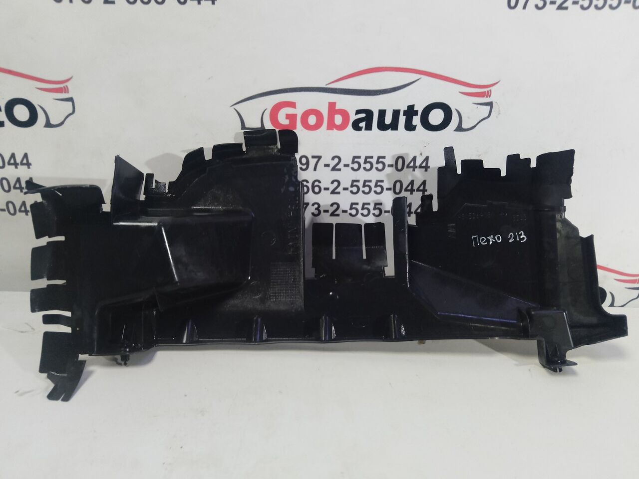 Б/У Дефлектор повітря правий (повітрозабірник радіатора) PEUGEOT 3008 9805369080