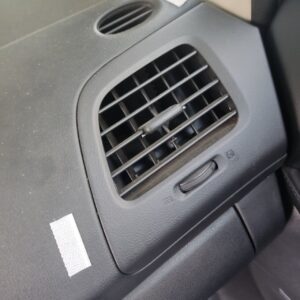 Б/У Дефлектор правий NISSAN LEAF 68760-3NA0A