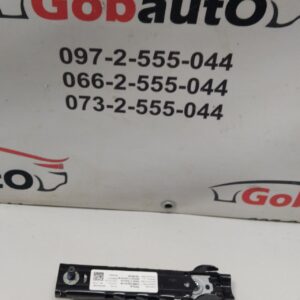 Б/У Кронштейн кріплення ремня безпеки 1 го ряду TESLA MODEL 3  1068130-01-B