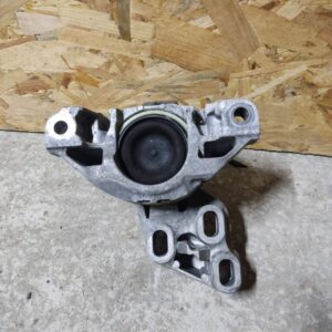 Б/У Подушка двигуна MERCEDES A180 A 246 240 02 17
