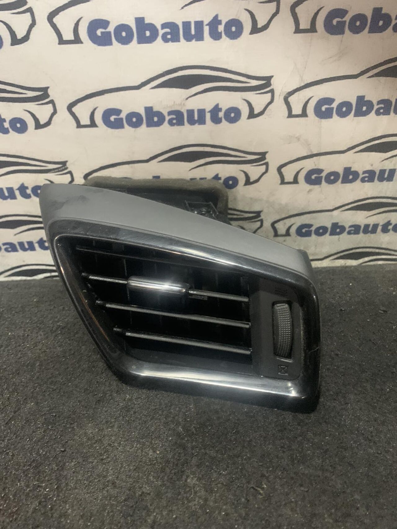 Б/У Дефлектор повітря правий NISSAN ROGUE SPORT 687604BA0A