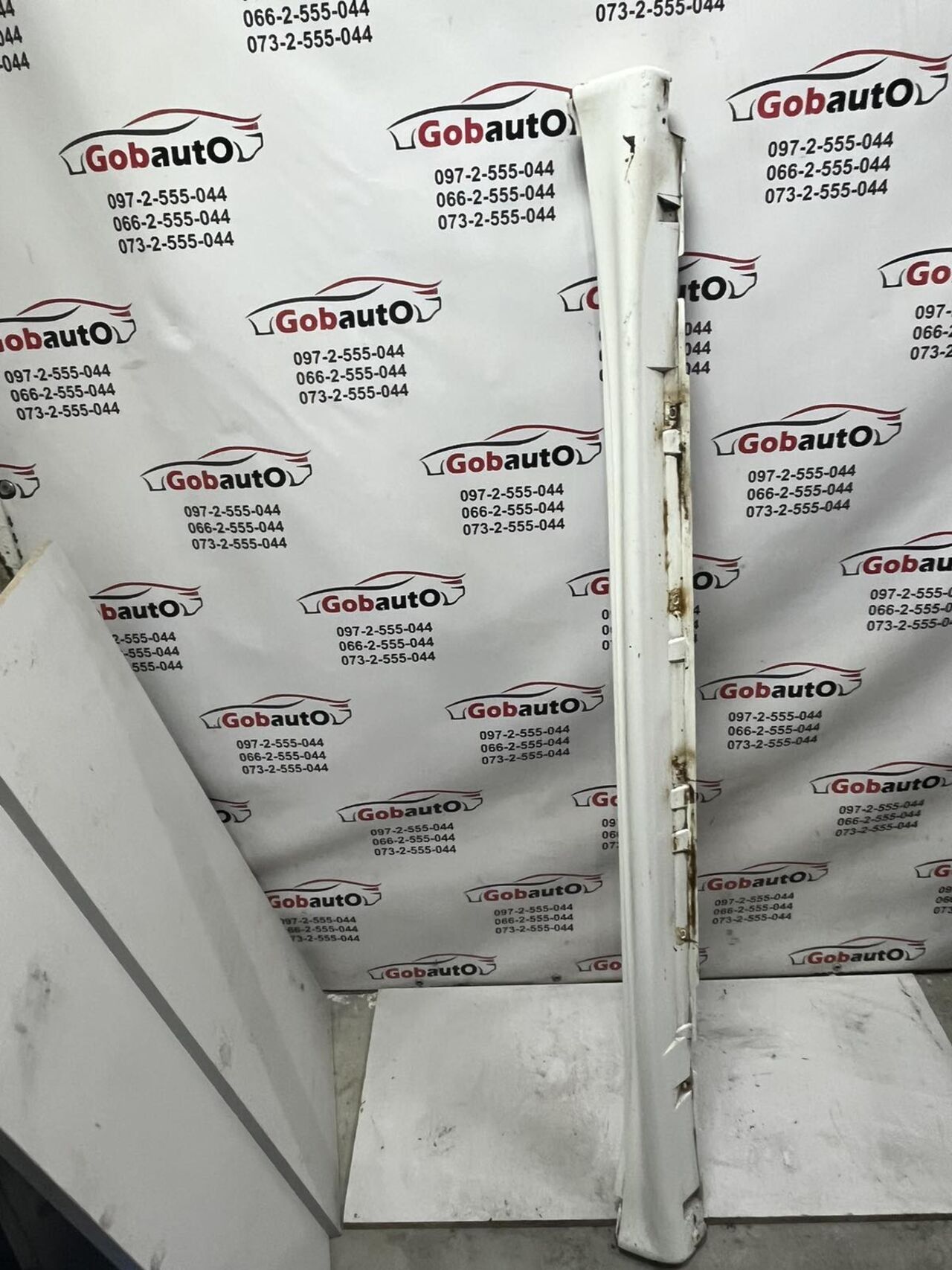 Б/У Накладка порогу зовнішня права NISSAN JUKE TEKNA біла 768501KA6A