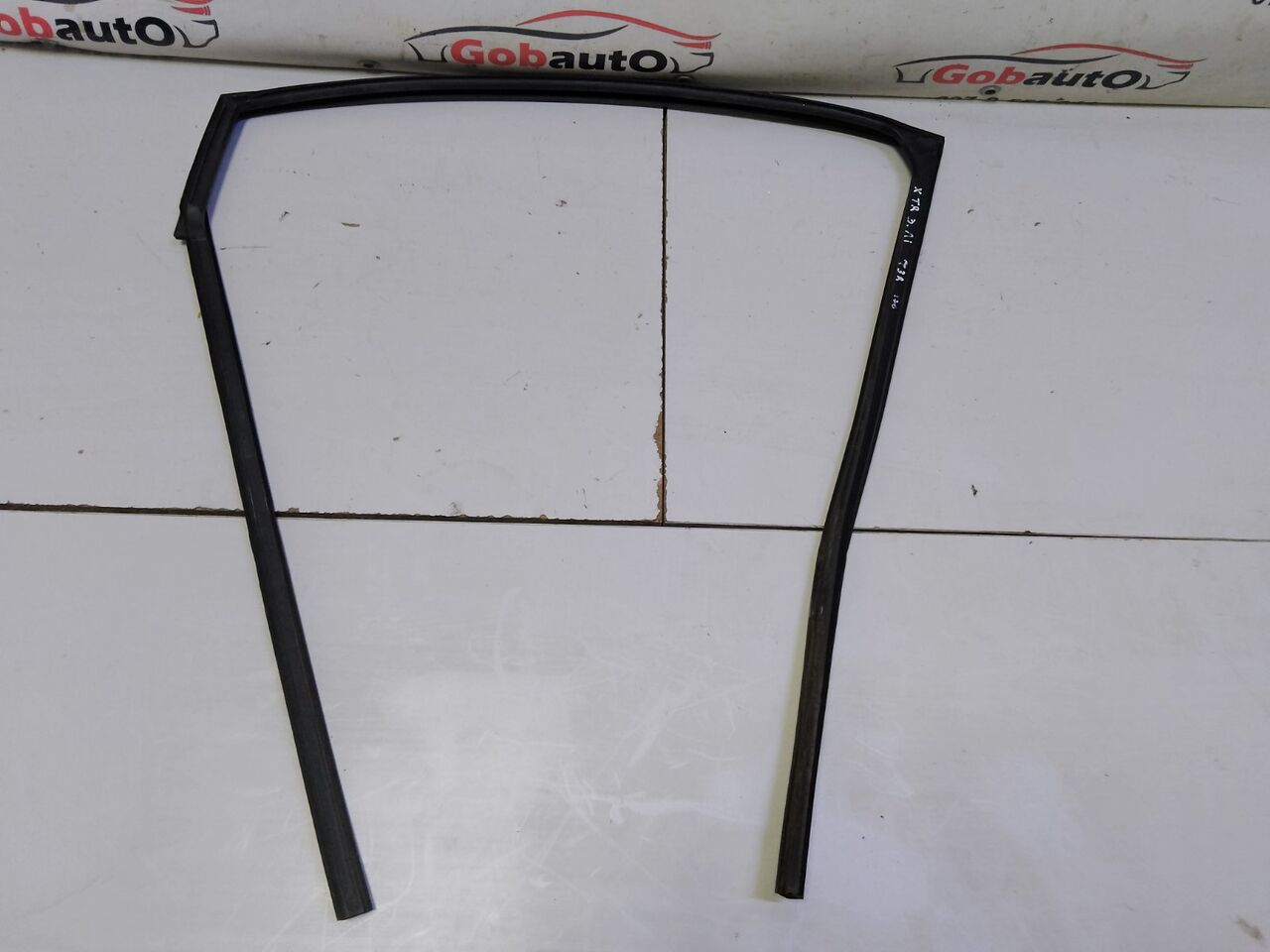 Б/У Ущільнювач скла дверей задній лівий NISSAN X -TRAIL T32 823314CA