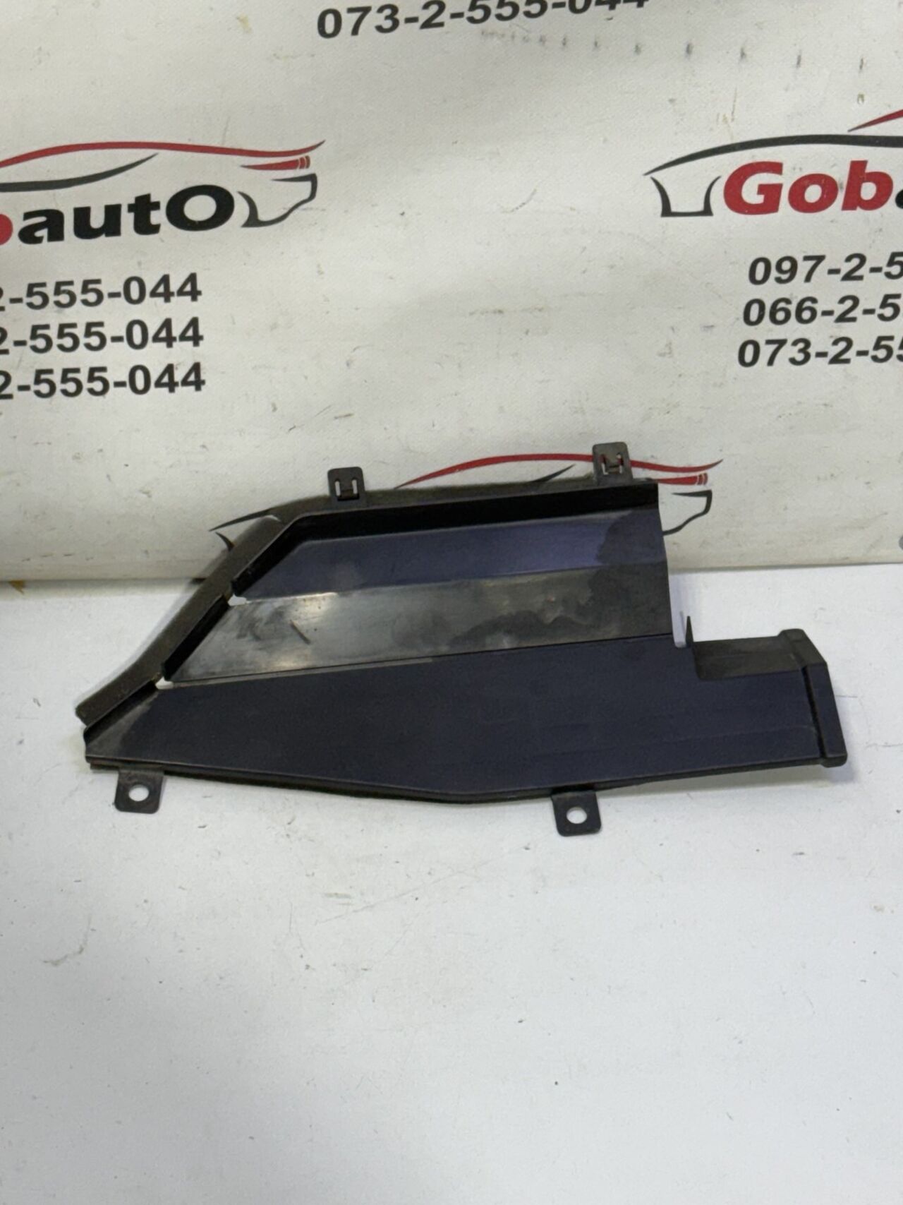 Б/У Дефлектор радіатора верхній правий NISSAN LEAF 921823NF0B