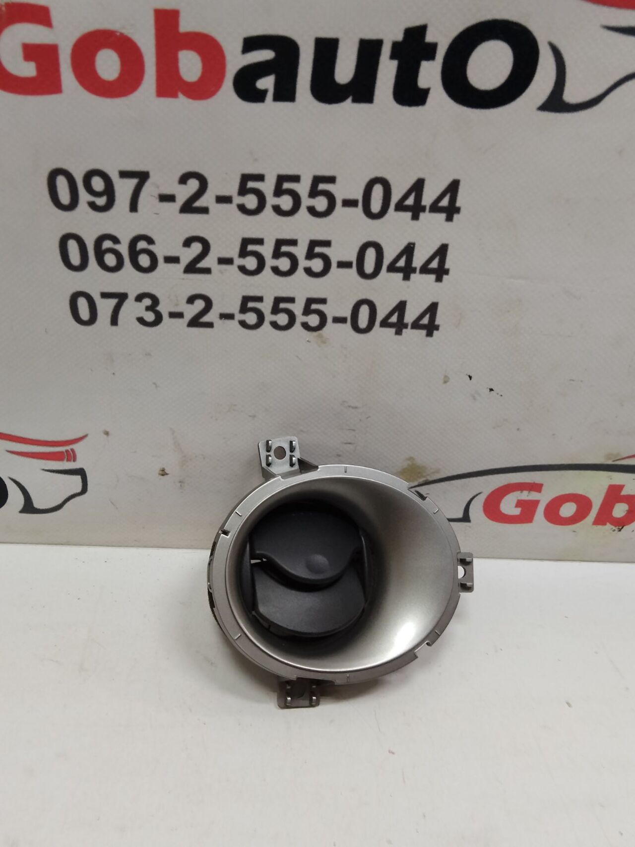 Б/У Решітка вентиляційна передня ліва NISSAN JUKE M103 687611KE0A