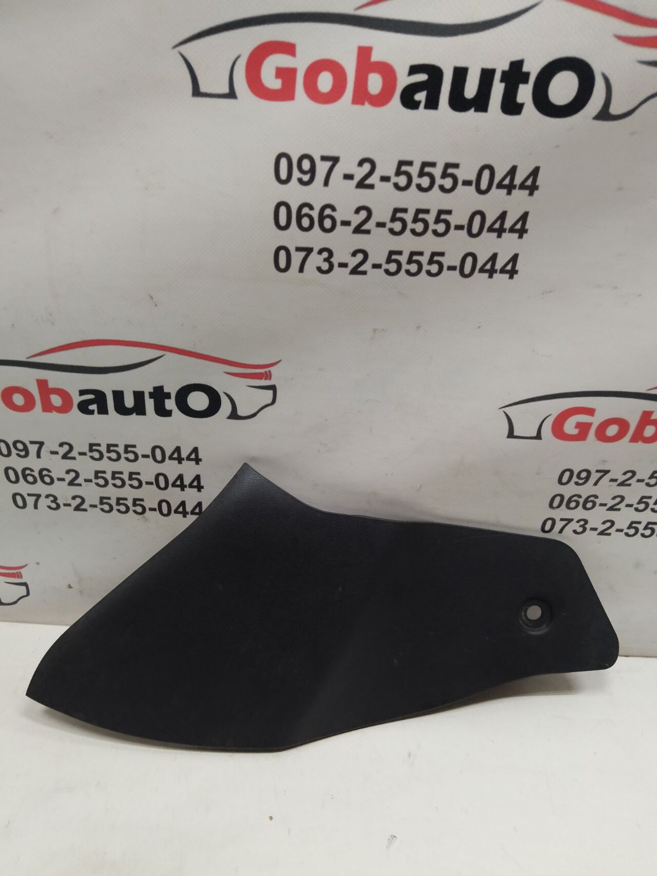 Б/У Накладка консолі нижня права NISSAN JUKE 689201KE0A