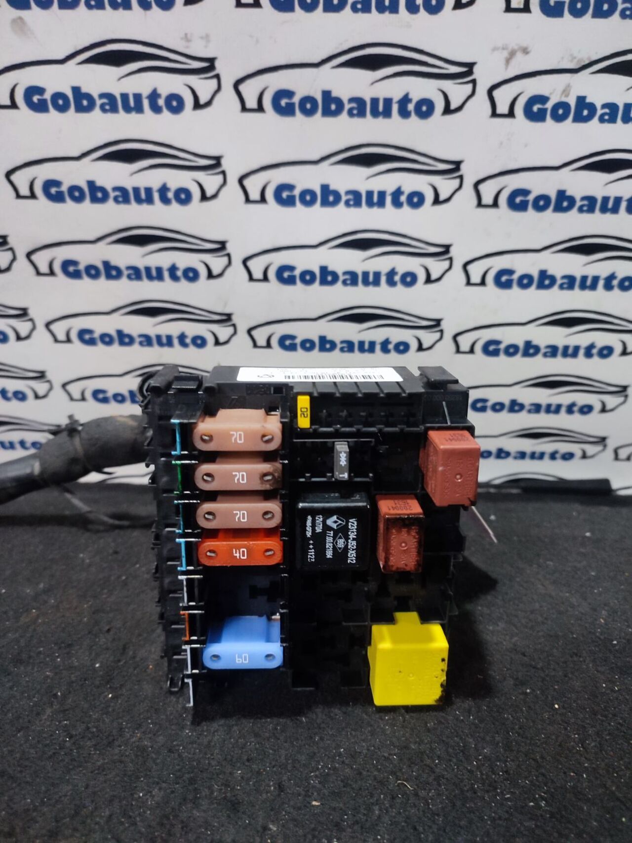 Б/У Блок запобіжників RENAULT LAGUNA III 8200528467e