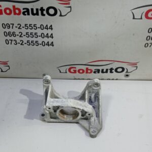 Б/У Кронштейн кріплення піввісі лівий NISSAN LEAF E-NV200