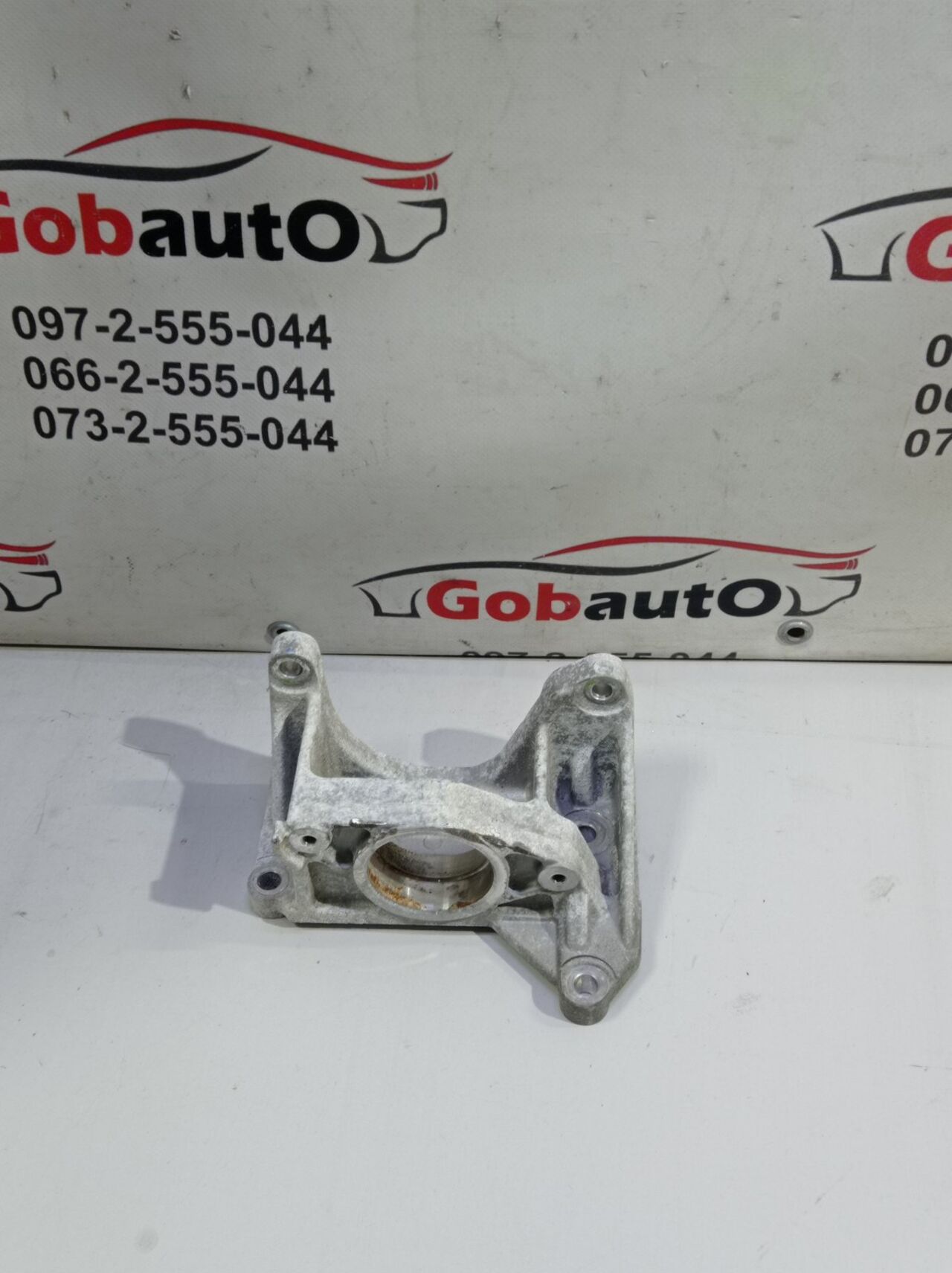 Б/У Кронштейн кріплення піввісі лівий NISSAN LEAF E-NV200