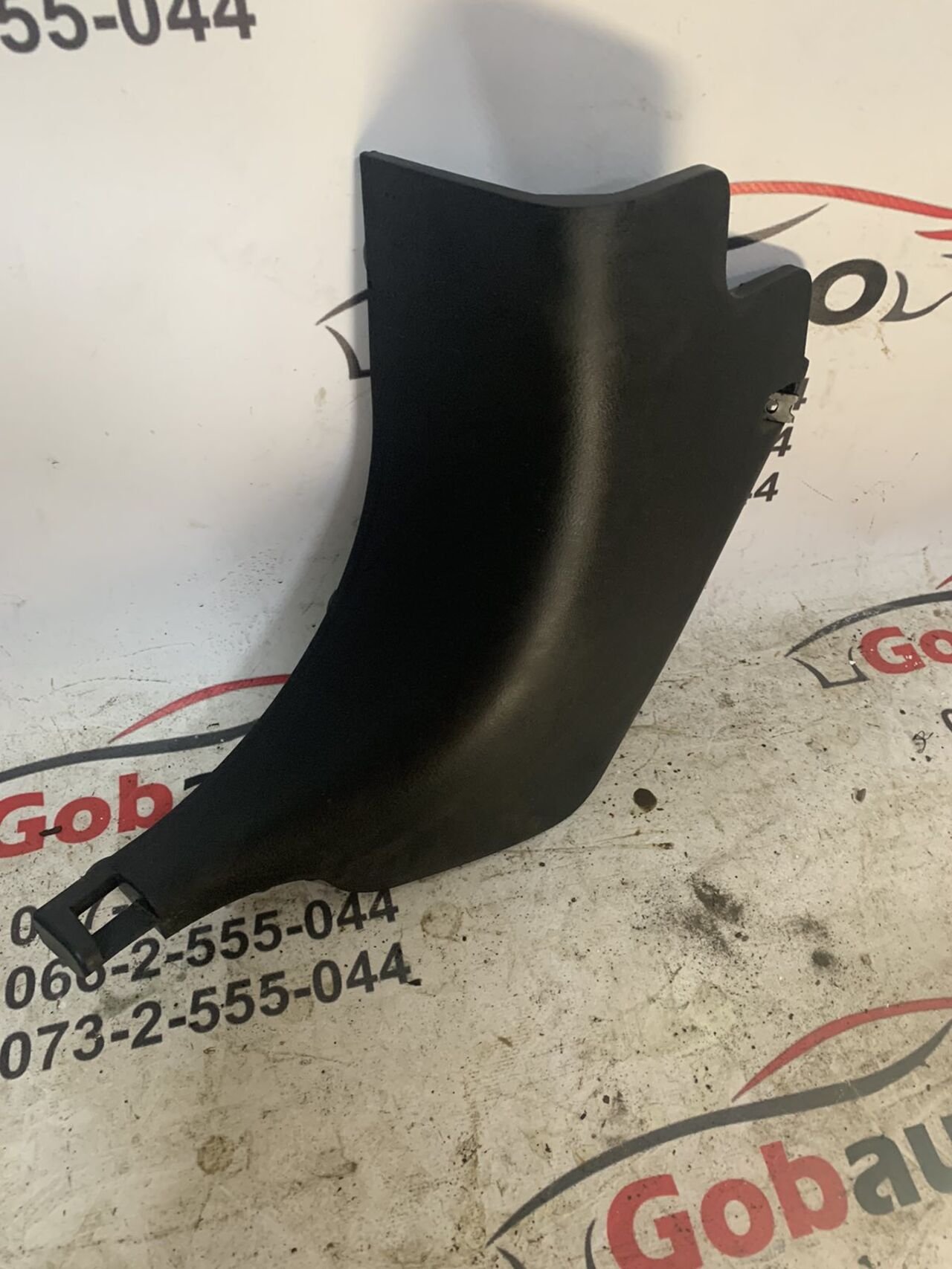 Б/У Накладка передньої стійки нижня ліва NISSAN LEAF 66901-3NF0A