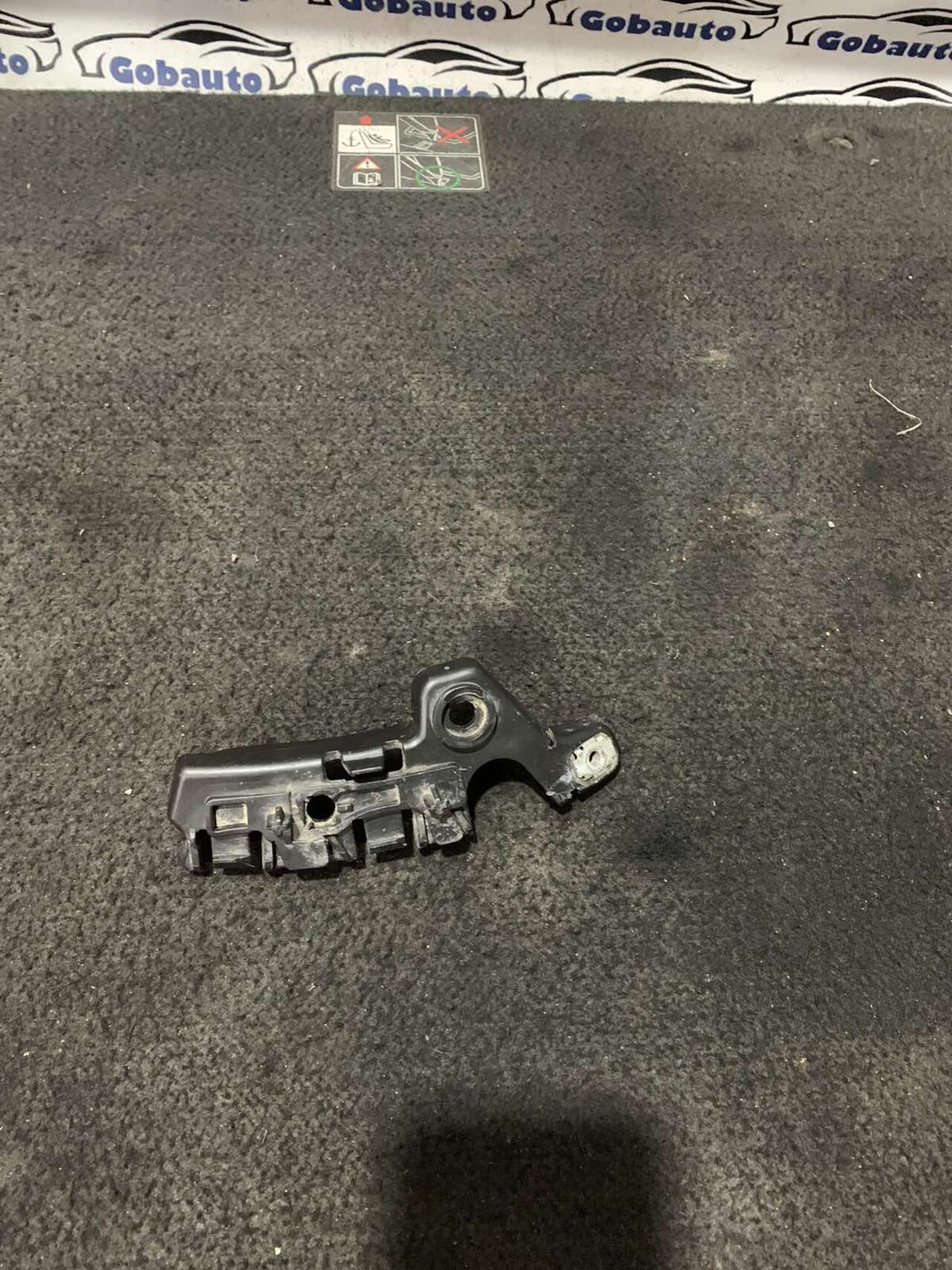 Б/У Кронштейн кріплення перед крила до бампера лівий RENAULT MEGANE III 620940001R