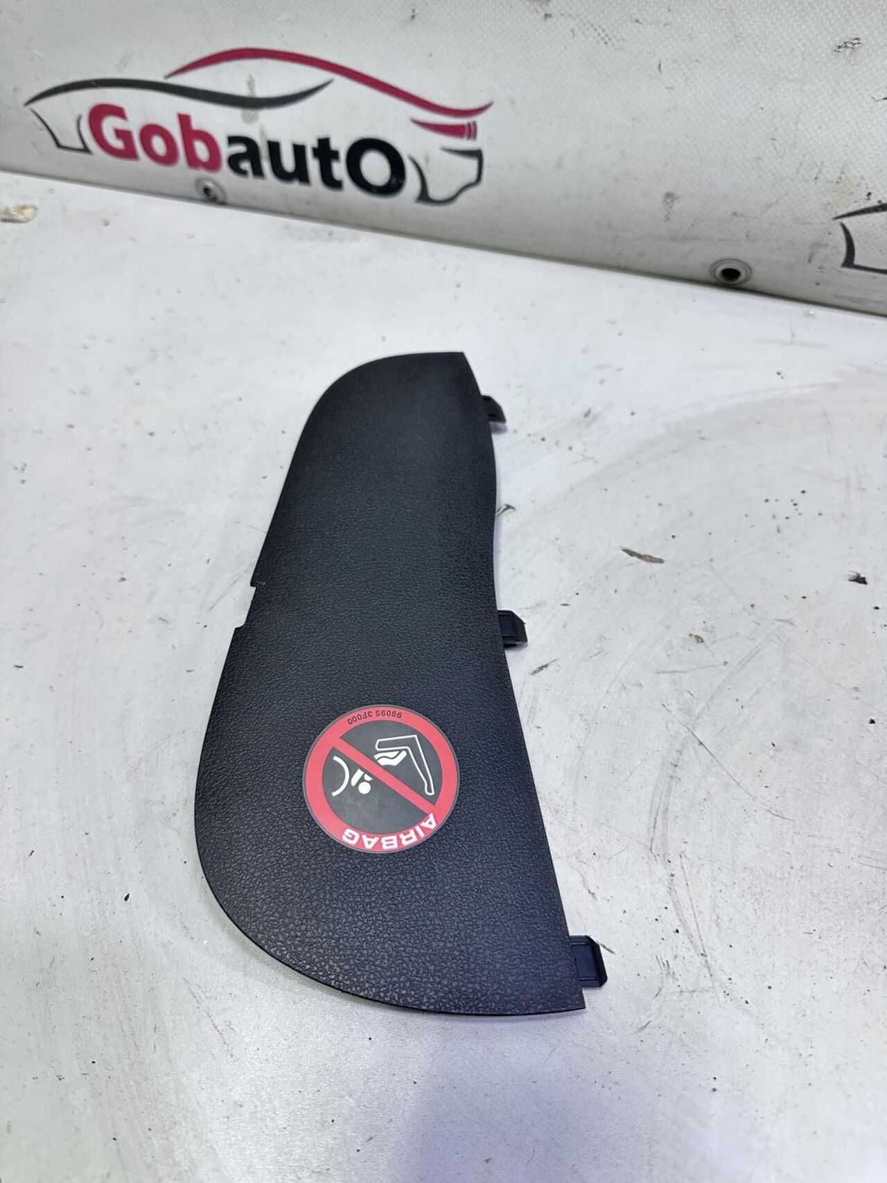 Б/У Накладка торпеди бокова ліва NISSAN JUKE 684991KZ0A