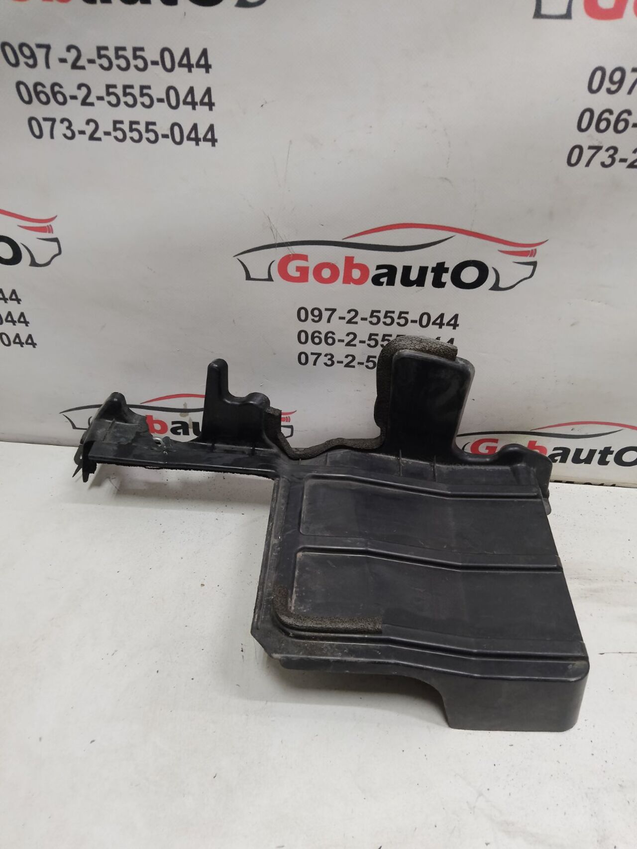 Б/У Дефлектор радіатора правий NISSAN JUKE М145 ДЕФЕКТ 62822BA61A