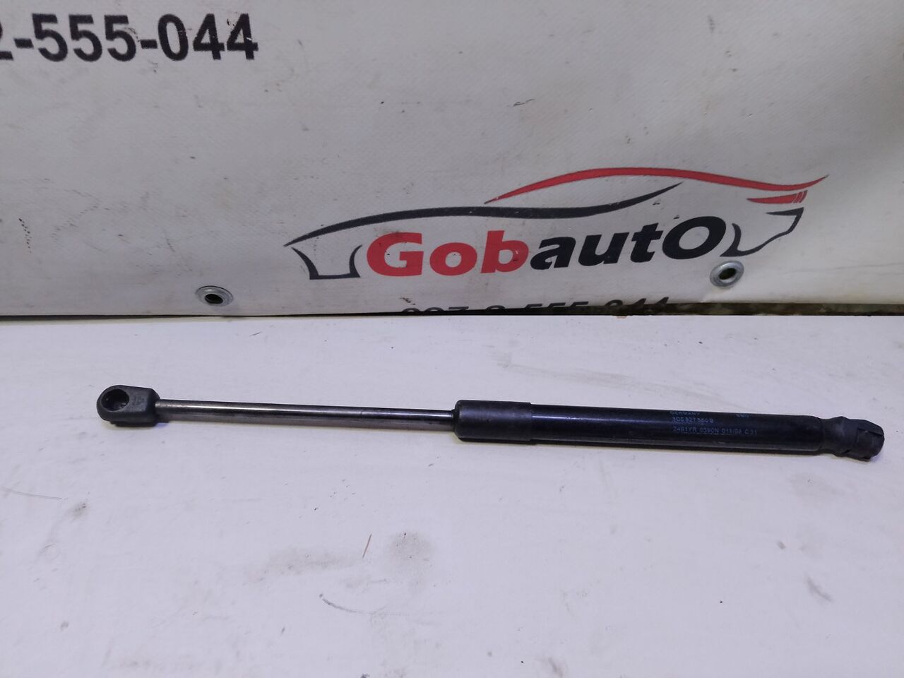 Б/У Амортизатор кришки багажника VOLKSWAGEN PASSAT B6 3C5827550B