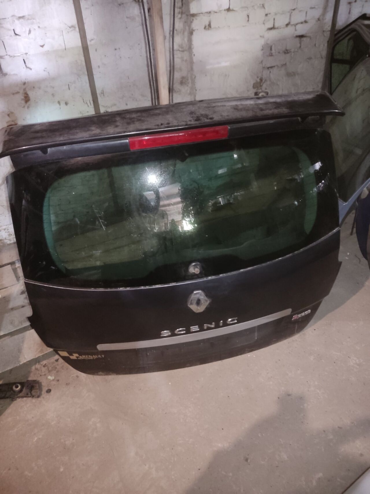 Б/У Кришка багажника (ляда) сіра 901003854r Renault Grand Scenic 3 (2009-2016) RENAULT GRAND SCENIC 901003854r