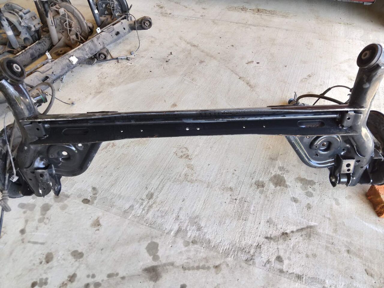 Б/У Балка задня NISSAN LEAF 555013NF0B