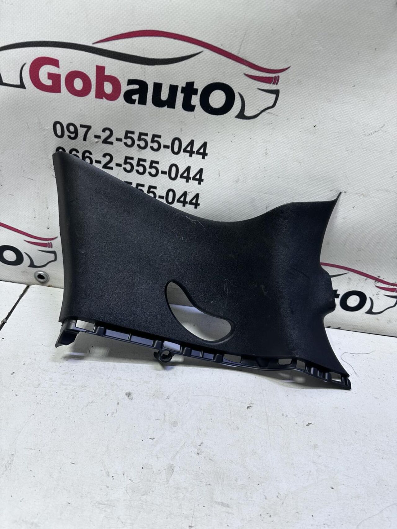 Б/У Накладка стійки багажника низ права NISSAN JUKE чорна 769341KB0A