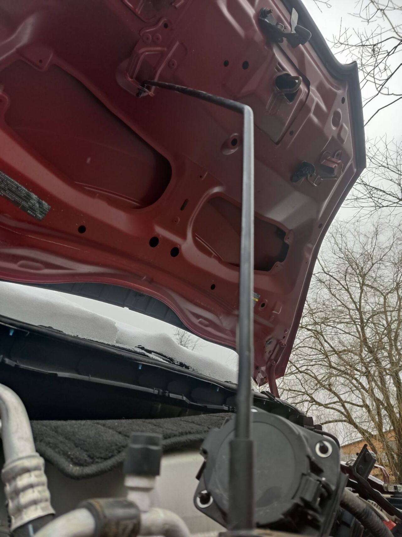 Б/У Упор капота NISSAN LEAF 65771-3NF0A