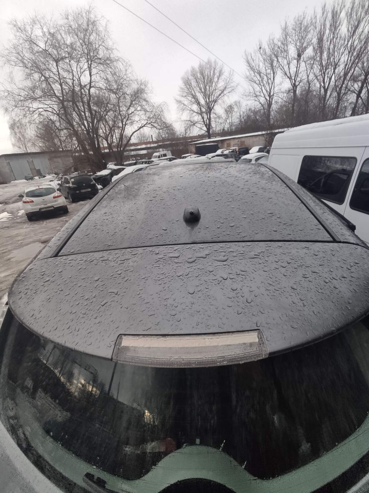 Б/У Спойлер голий сірий NISSAN LEAF 960303NA0B