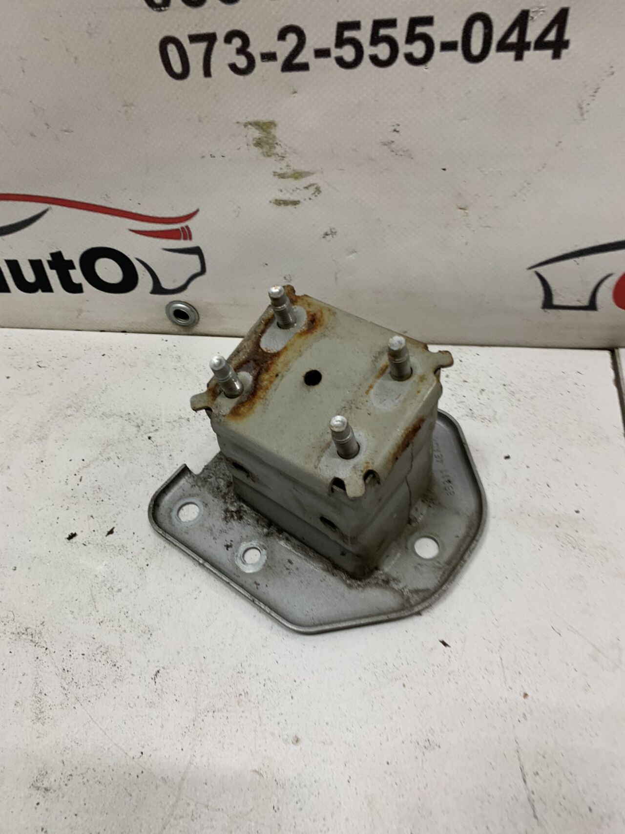 Б/У Кронштейн (клик) підсилювача заднього бампера лівий NISSAN QASHQAI J11 M131 H52114EAMA