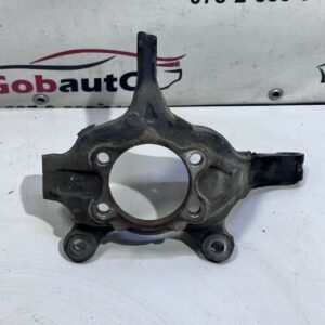 Б/У Цапфа передня права NISSAN LEAF 400141KA1A