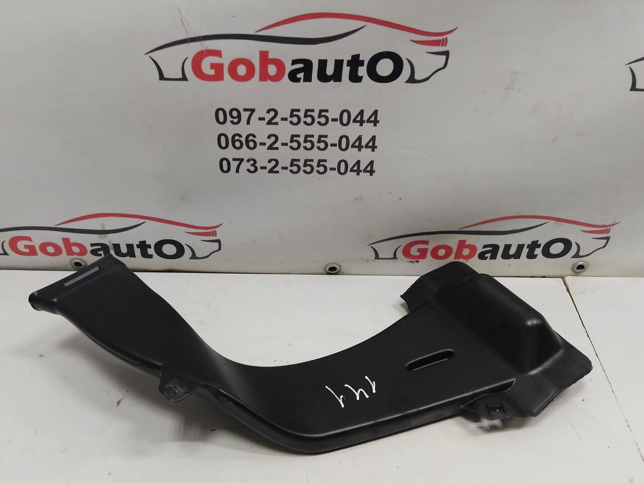 Б/У Коліно повітропроводу системи кондиціювання другого ряду сидінь TESLA MODEL 3 1092166-00-R