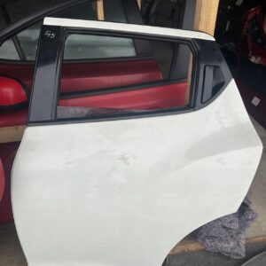 Б/У Двері задні ліві гола (білий ) NISSAN JUKE TEKNA М145 H21011KKMA