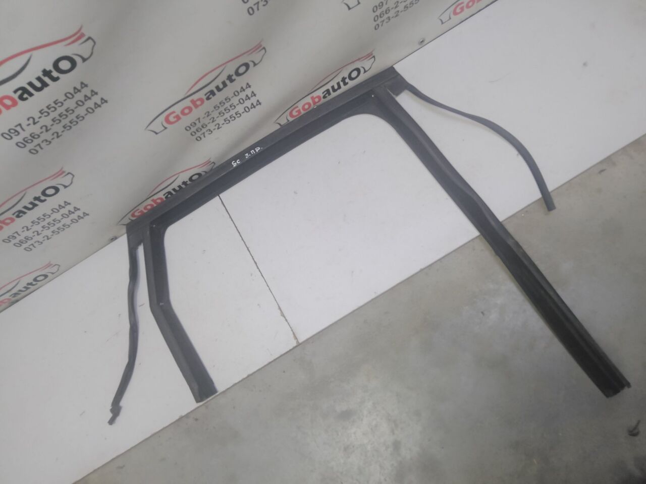 Б/У Ущільнювач скла дверей задніх правих RENAULT SCENIC III 823300013R