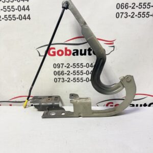 Б/У Петля капоту ліва PEUGEOT 3008 9682599080