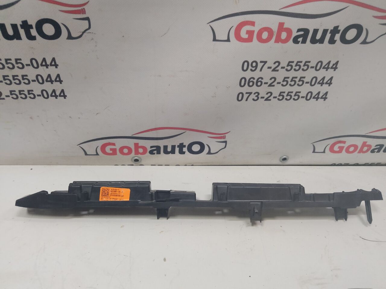 Б/У Кріплення накладки порога перед ліве TESLA MODEL Y 1521682-00-C