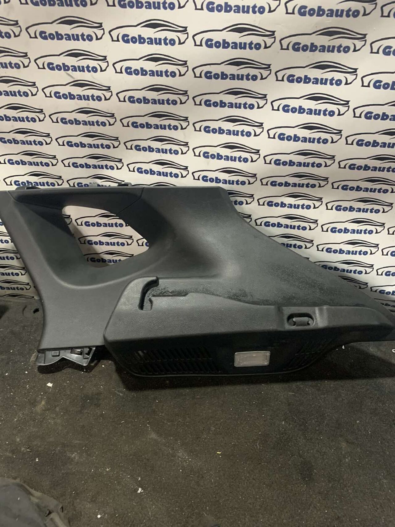 Б/У Накладка стійки задня права NISSAN ROGUE SPORT 769346MA0A