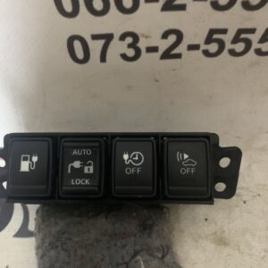 Б/У Кнопка вимкнення звукового сигналу (Англія) NISSAN LEAF 25172-3NA0B