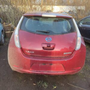 Б/У Кришка багажника зад ляда Червона NISSAN LEAF 901003NF0A